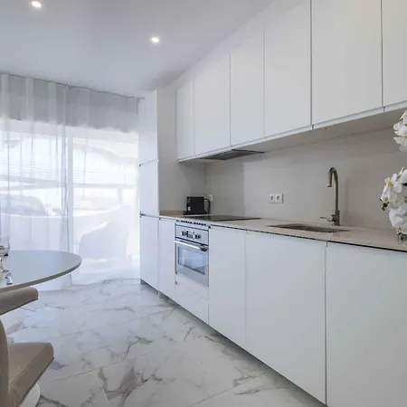 شقة Baleeira Sea View *